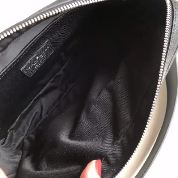 Vuitton Messenger Louis 0422